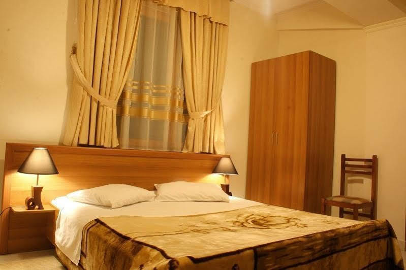 Hotel Baron Tirana
